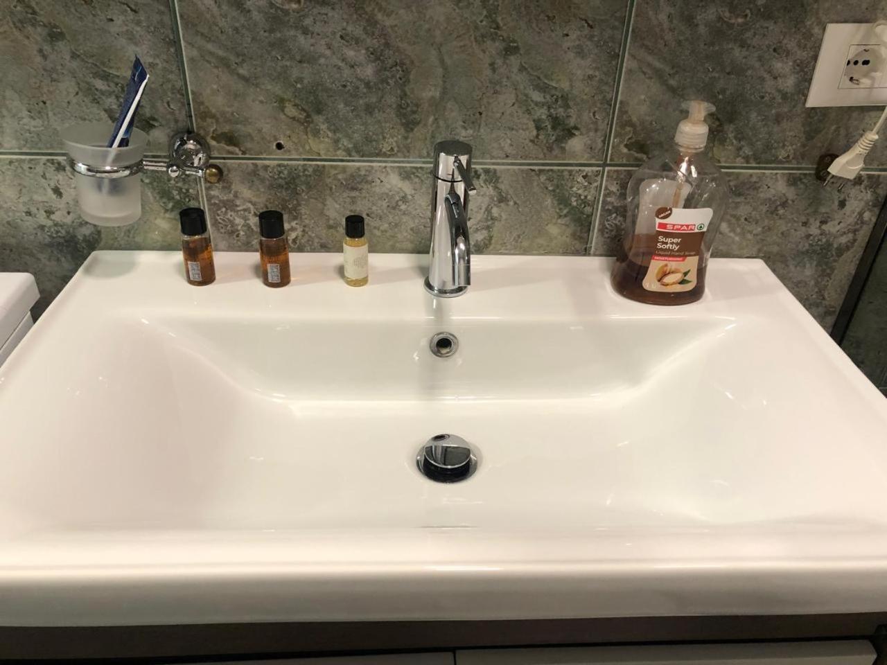 Comfort Apartment In City Center Тирана Екстериор снимка